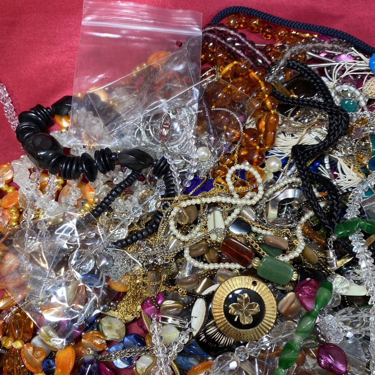 【中古】アクセサリー 大量まとめ売り ダンヒル/スワロフスキー 他 YH-5917中古品 ネックレスまとめ 石付 約2.6kg まとめ セット 色石