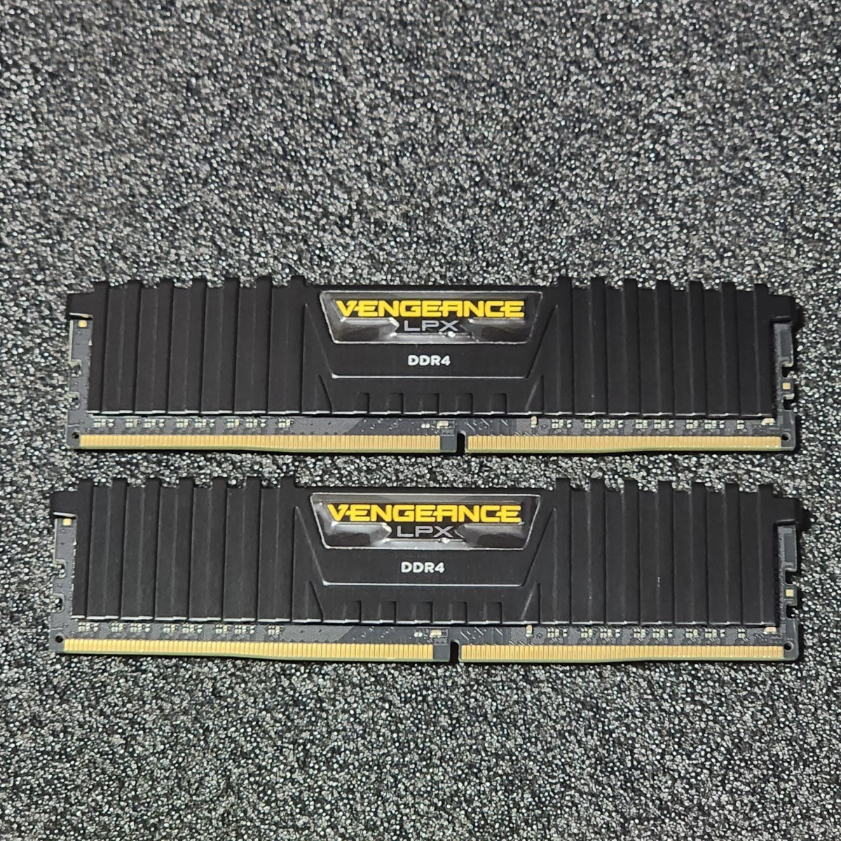 CORSAIR VENGEANCE LPX DDR4-2666MHz 16GB (8GB×2枚キット) CMK16GX4M2A2666C16 動作確認済み デスクトップ用 PCメモリ 