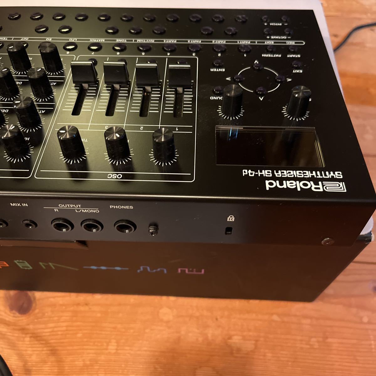 roland SH-4d ほぼ未使用MIDIケーブル付 Roland SH-4d Desktop X DUO :