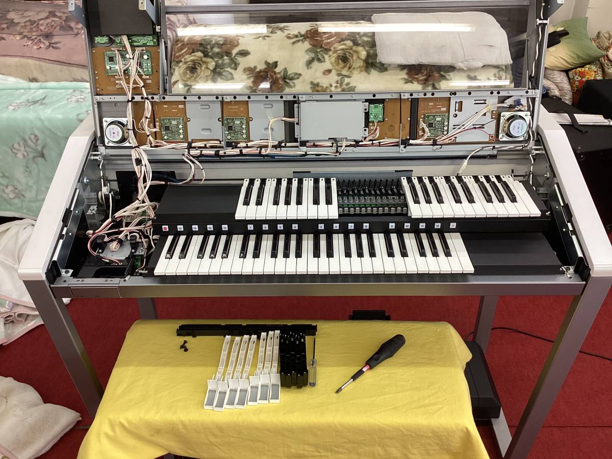 エレクトーンELS-02少しは弾かれているでしょうが新品と同じ位状態良好な2018年製全国発送！ついでの便で安く納品設置　勿論悪い所無しです