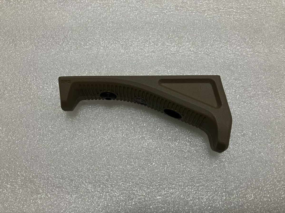 美品 実物 MAGPUL/マグプルUSA製 M-LOK AFG アングル フォアグリップ FDE【検索vfcマルイm4次世代urg-i sopmod block sig suaer mpx grip