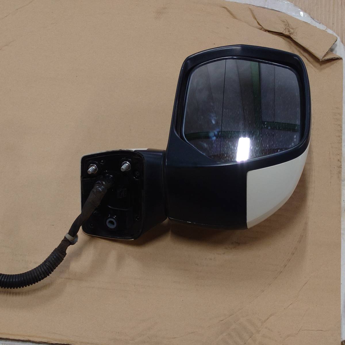 ホンダ JF1 NBOX 左ドアミラー白色パール STANLEY P9292