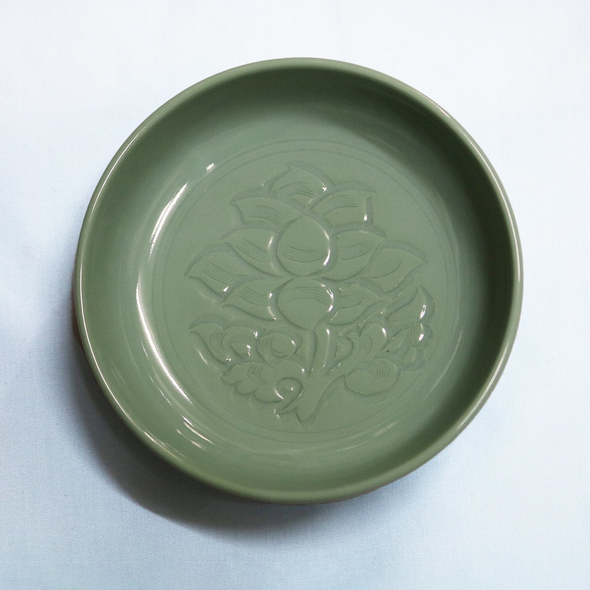 宮永東山 青磁牡丹文小付（5客揃 口径：11.5cm）(青磁)｜売買された 