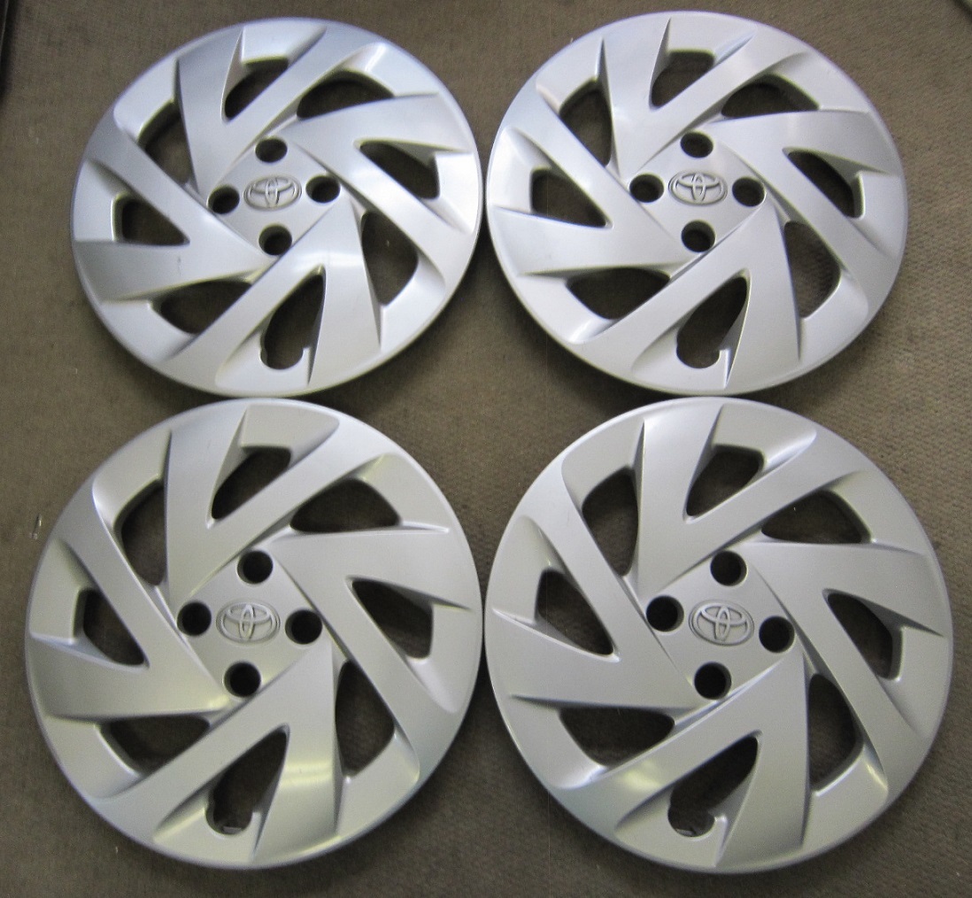 イ329☆トヨタ　NHP10　アクア　15インチ　ホイールキャップ　4枚　42602-52580