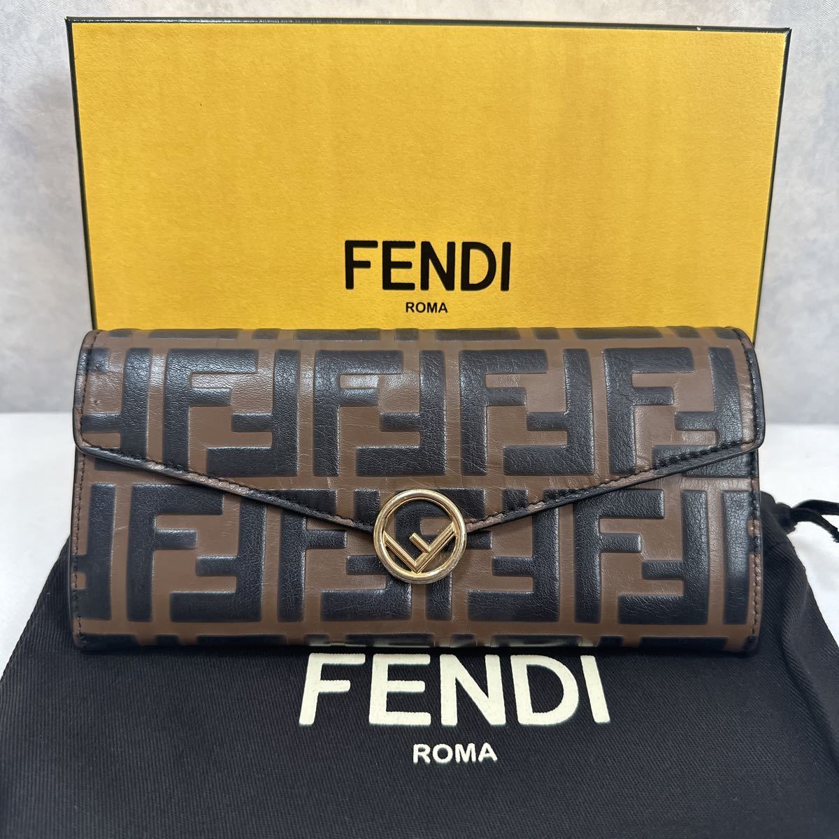 FENDI フェンディ 長財布 レザー 小銭入れあり 付属品あり 