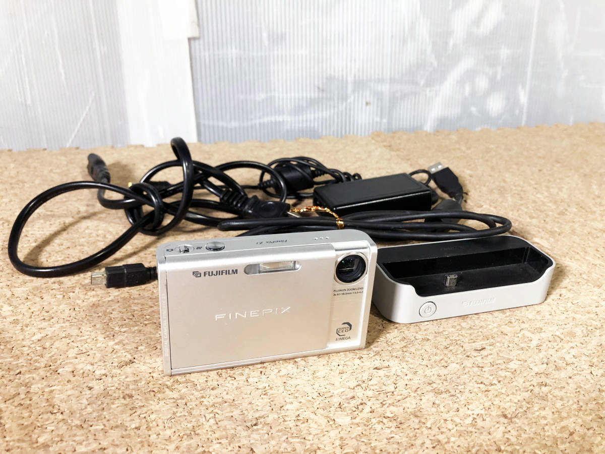 ◎☆ 中古☆FUJIFILM 富士フイルム FinePix Z1 シルバー 【Fine Pix Z1