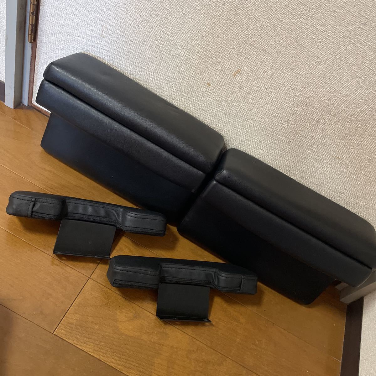 ハイエース 200系 s-gl等に アームレストセット ドア側、コンソール側