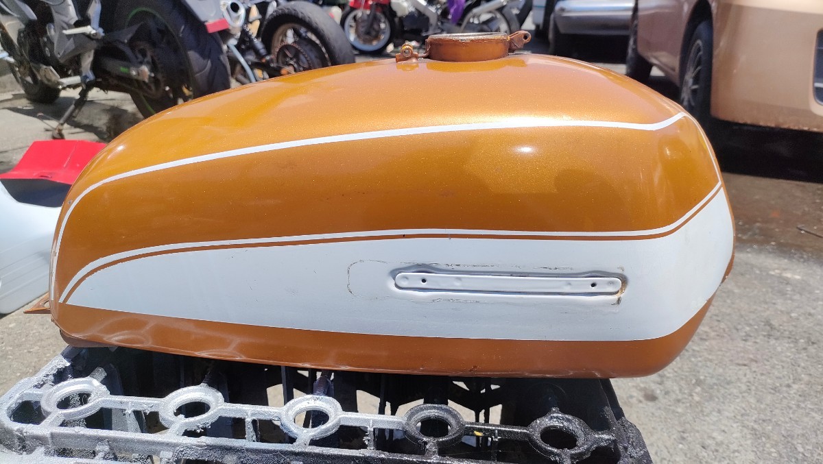 スズキ バイクタンク オレンジ ホワイト スズキGT125タンク