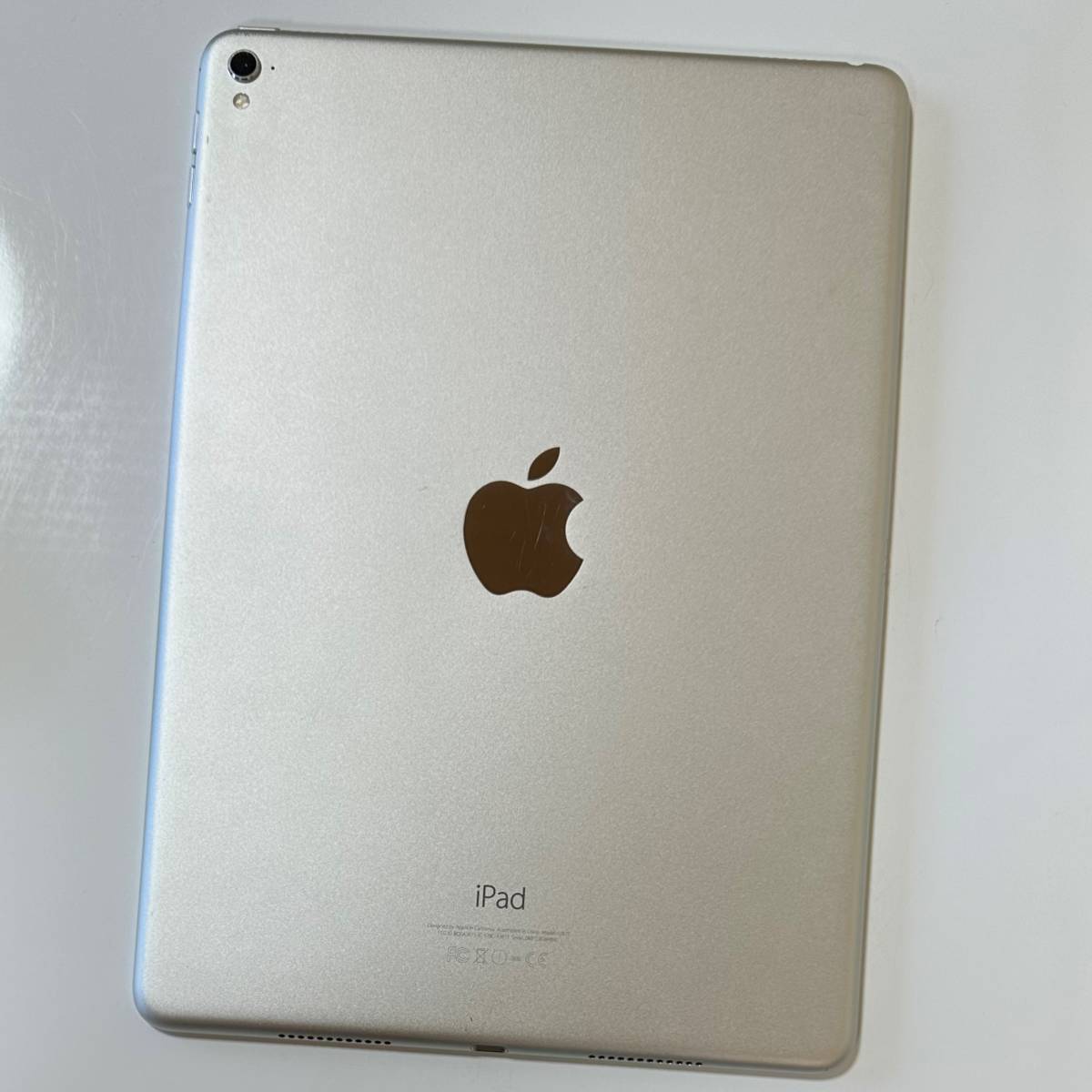 Apple iPad Pro (9.7インチ) シルバー 32GB MLMP2J/A Wi-Fiモデル