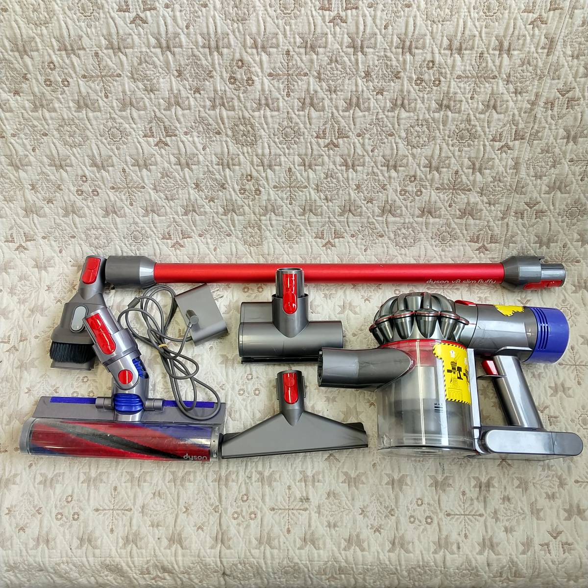 22】中古品 dyson ダイソン SV11 サイクロンコードレスクリーナー SV11