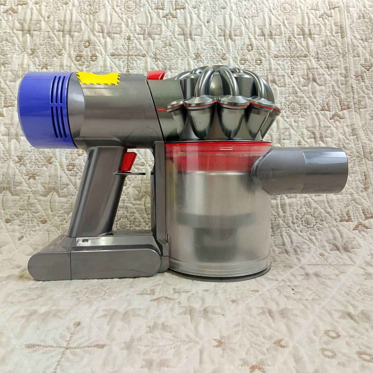 22】中古品 dyson ダイソン SV11 サイクロンコードレスクリーナー SV11