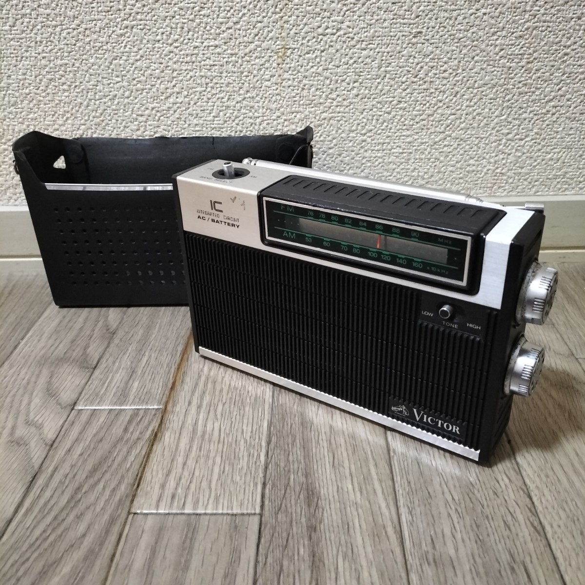 ★Victor F-50 FM/AMポータブルラジオ 動作未確認 ケース付き 昭和レトロ ビクター アンティーク オーディオ ジャンク品扱い