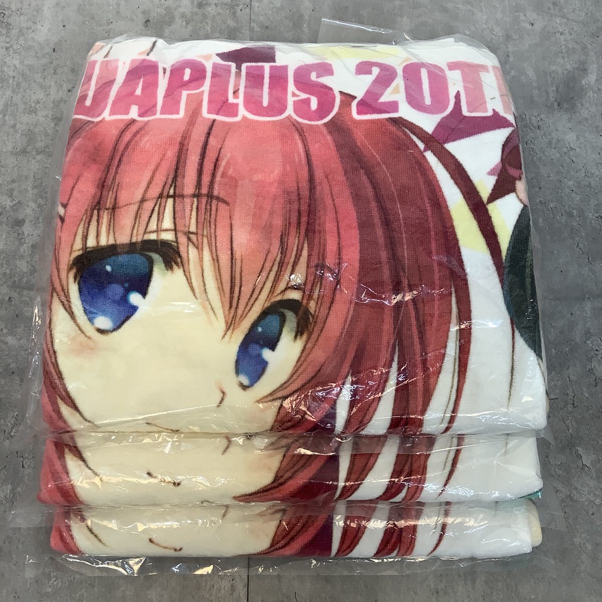 7KO84《未開封 みつみ美里＆ごもく 描き下ろしビッグタオル3枚セット バスタオル アクアプラス 20th》定価4000円/枚 希少 現状品 みつみ美里のYahoo!オークション(旧ヤフオク!)の相場・価格を見る