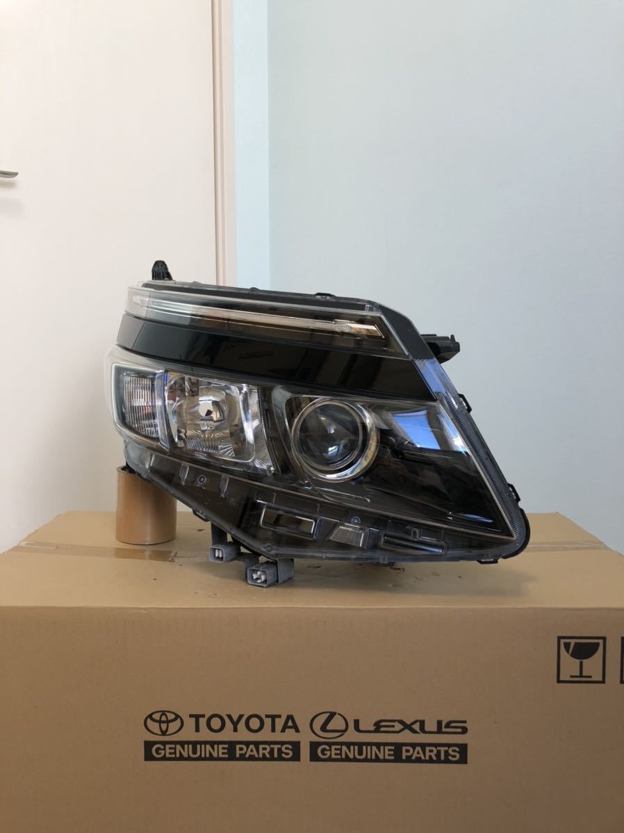 良品 ヴォクシー ZRR80/85 ZWR80 80系 前期 トヨタ純正 LED 右ヘッドライト