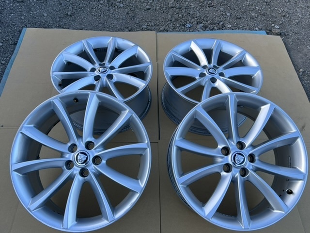 中古ホイール４本セット　JAGUAR ドイツ製の本物のジャガー 8.5J×19CH×49mm PCD108 (ハブ-61 JAGUAR MADE IN GERMANY JAGUAR 