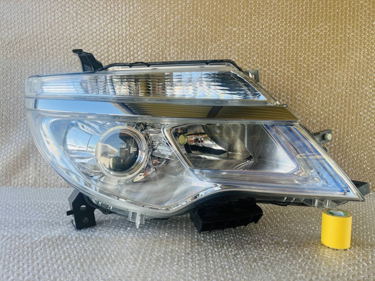 美品 磨く済み セレナ C26 後期 右ヘッドライト ハロゲン KOITO 100 