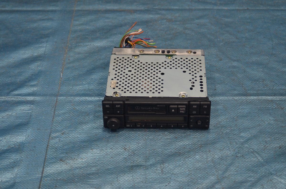 Mercedes-Benz メルセデスベンツ 純正　カーラジオ カセットデッキ CQ-LP1450L A0038206186