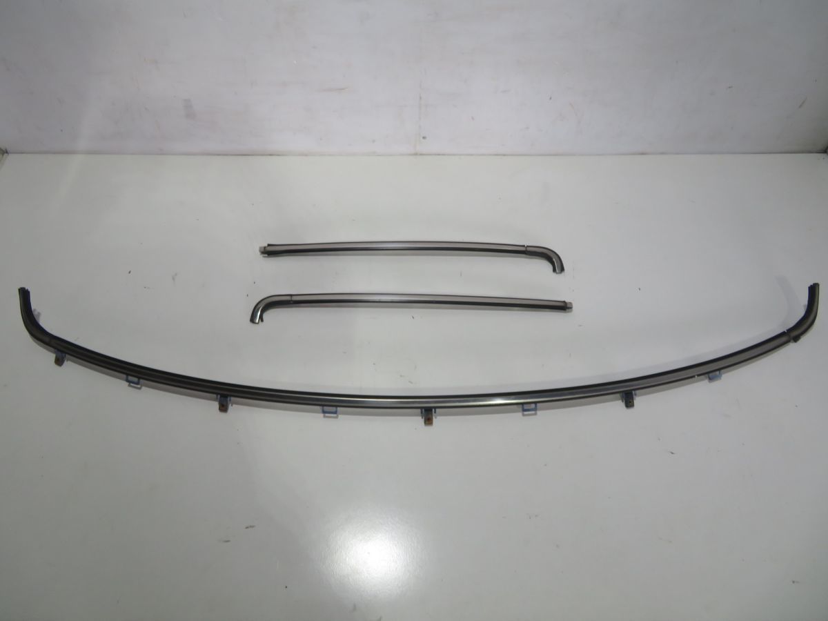 23-21-150　　KZN130W　ハイラックス　サーフ　　【　フロント　ガラス　メッキモール　※上側欠品　】　