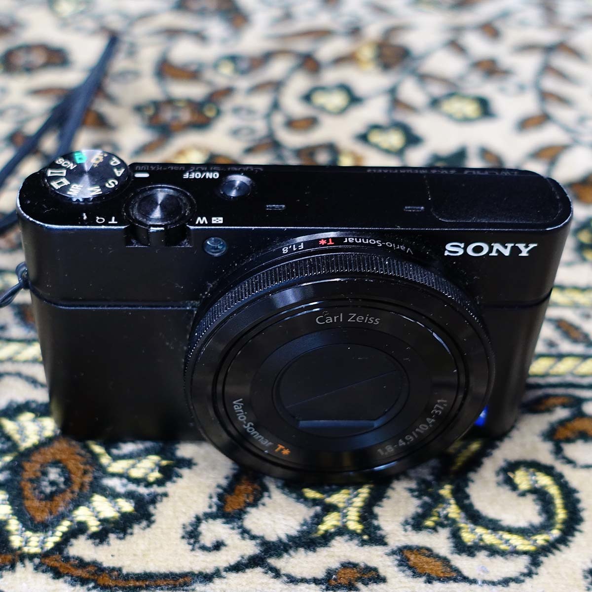 SONY DSC-RX100 | Cyber-shot デジタルカメラ 1.0型センサー F1.8