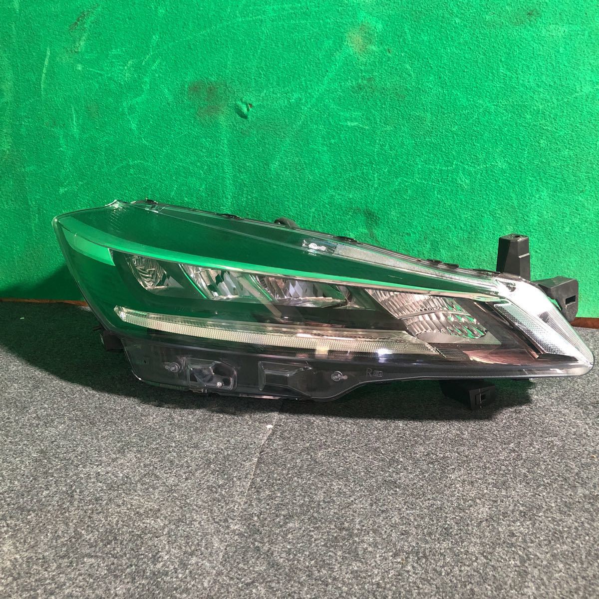 新作登場，低価 /コンピュータ付 NISSAN キックス P15 純正 LED ヘッドライト 右 運転席側 ICHIKOH 1988 26010-5RY1A/B(ヘッドライト)｜売買されたオークション情報、yahooの商品情報をアーカイブ公開 - オークファン 日産用