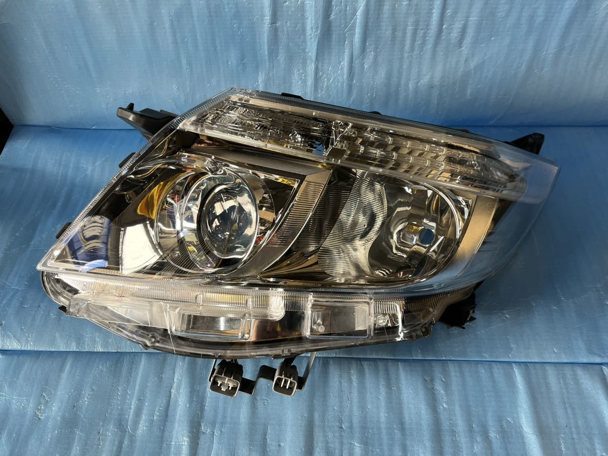 ダイハツタントカスタム LA600S LA610S 左 LEDヘッドライト 中古です 