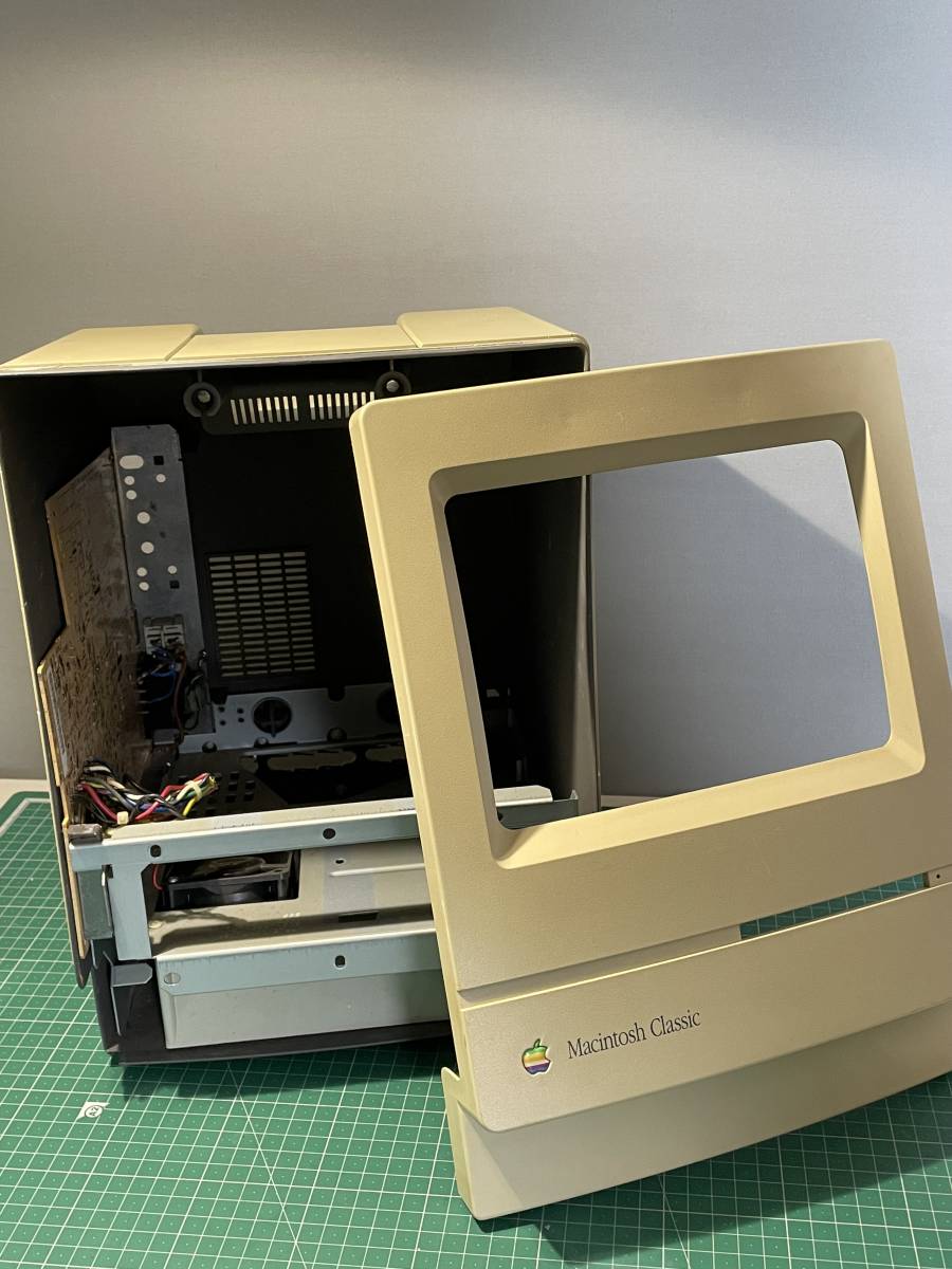 ☆アップル Macintosh ClassicⅡ 筐体のみ 中身撤去済み アップル