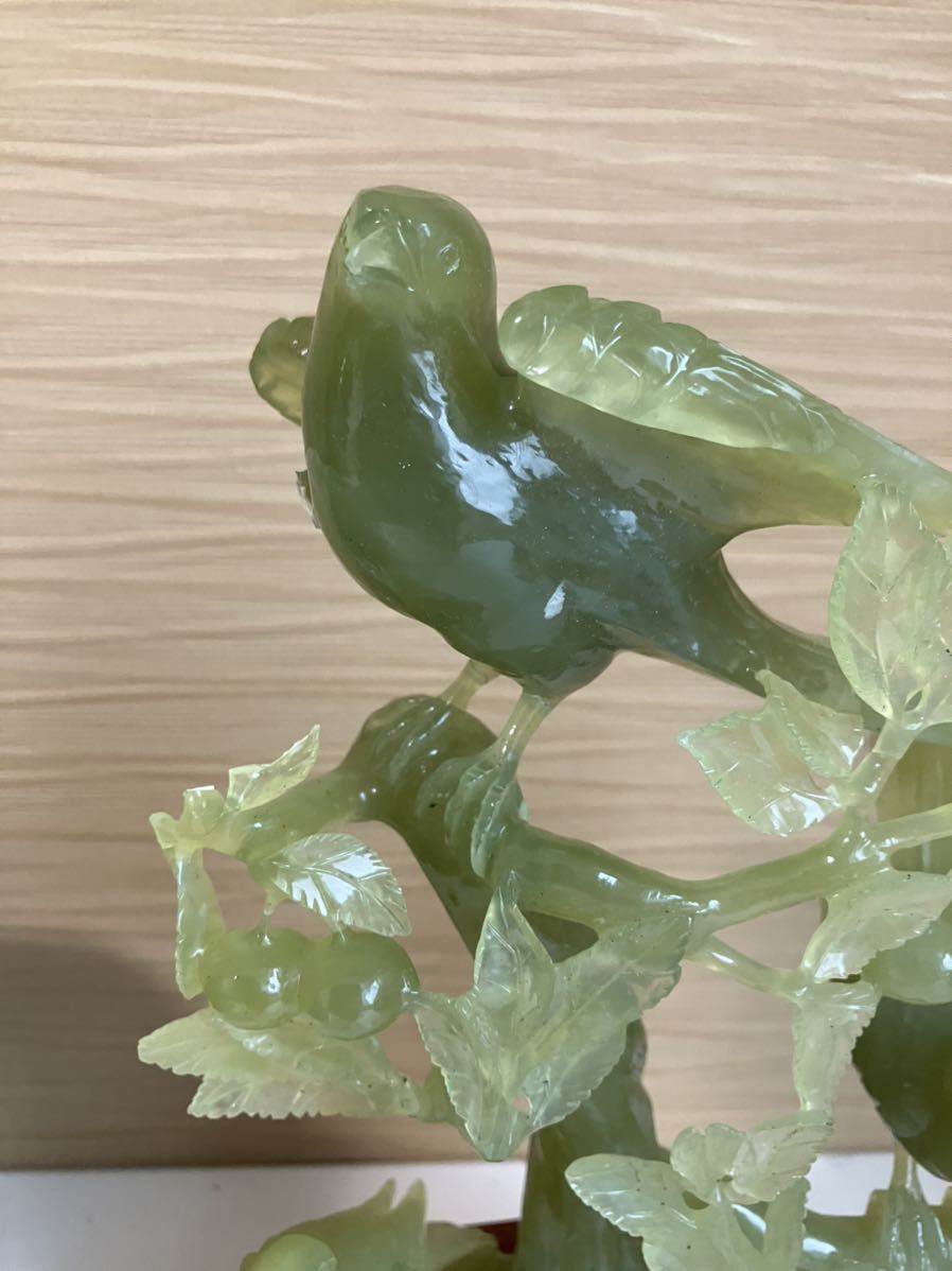 鳥の置物 翡翠？ A calcified jade 'bird' pendant, Neolithic period