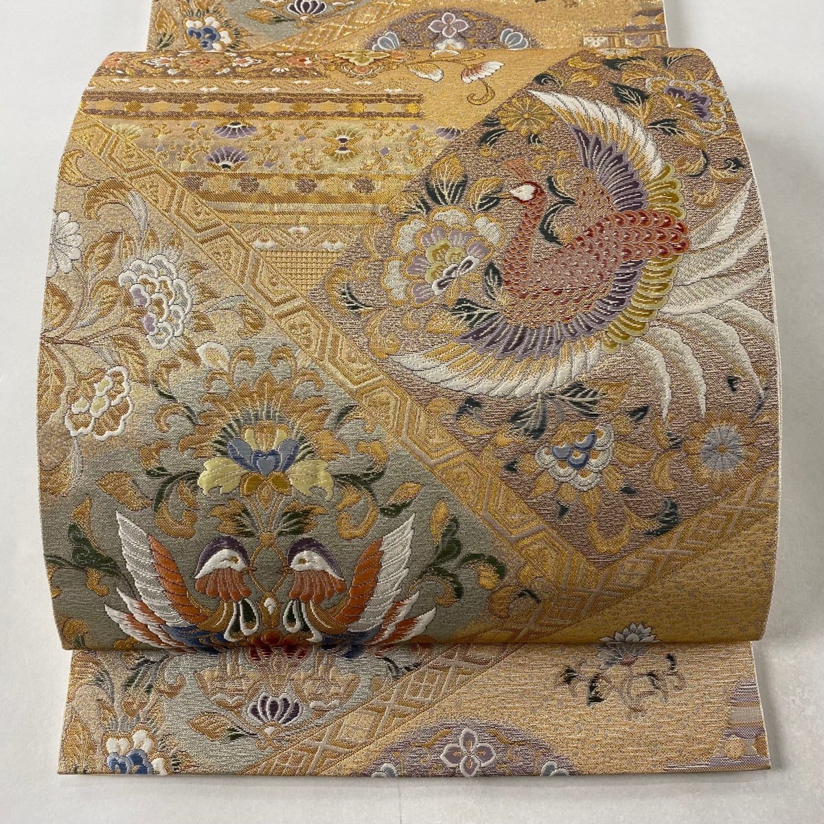 ☆ 袋帯 鳥に煌びやかな華柄模様 金銀彩 銀色 O-6112 袋帯 秀品 花鳥 華文 箔 金銀糸 金色 六通 正絹 【中古】 袋帯 六通