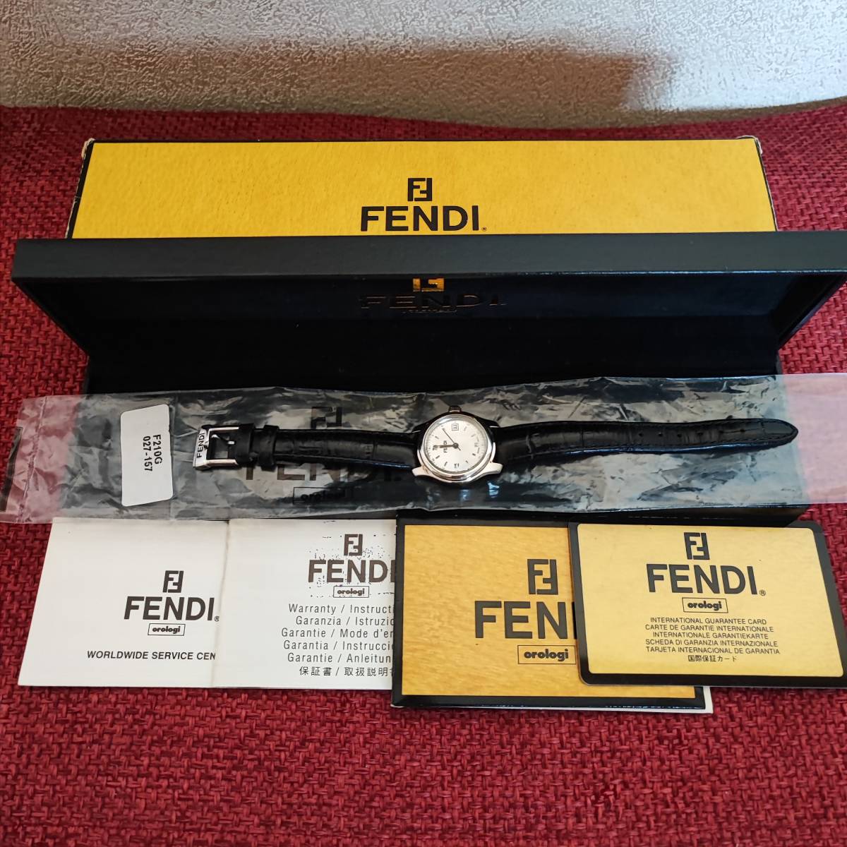 FENDI 210L シルバー文字盤 レディース腕時計／箱、保証カードあり