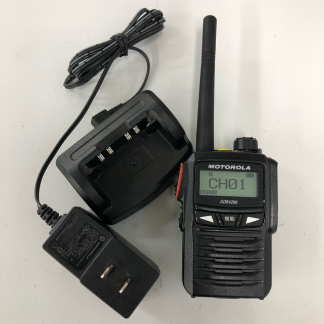 GDR4200 MOTOROLA モトローラ 登録局 トランシーバー 充電器 バッテリー付き 廃局済み[7016]