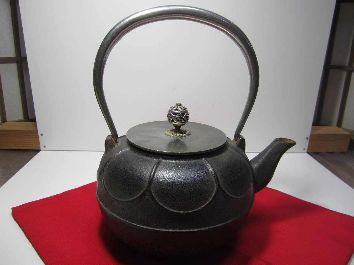 龍文堂　丸型時代物　鉄瓶 南部鉄瓶 時代物 かなり古い丸型 祥瑞紋様 龍文堂造