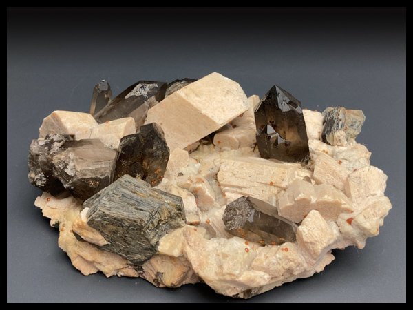 水晶 908g クォーツ スフィア 鑑賞石 原石 自然石 誕生石 鉱物 鉱石 t535 スモーキークォーツ 煙水晶 鉱石 鉱物 原石 重量1，698g /鑑賞石