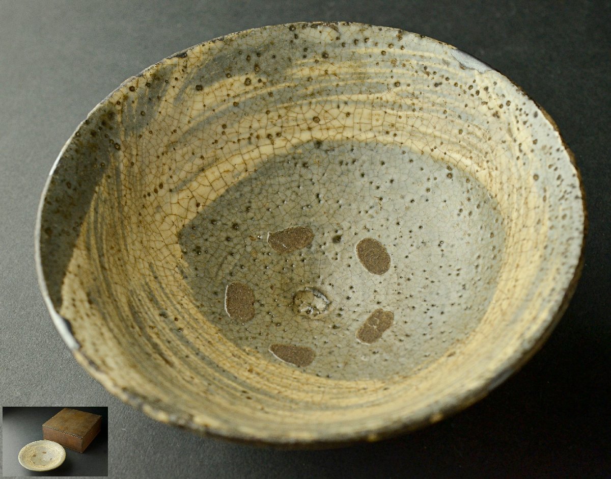 李朝　古染付　染付　華の図　古玩　平茶碗　茶道具　菓子鉢　１客 YB】李朝刷毛目茶碗・桐箱付属 ☆朝鮮古美術茶道古玩骨董