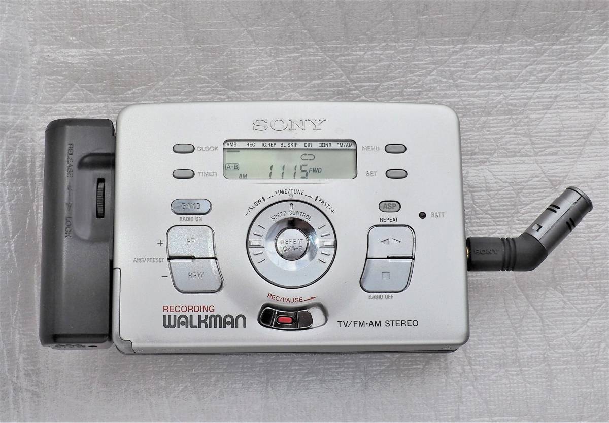 ベルト交換済 SONY RECORDING WALKMAN TV/FM・AM STEREO WM - GX822　単３電池アダプターとマイク付属