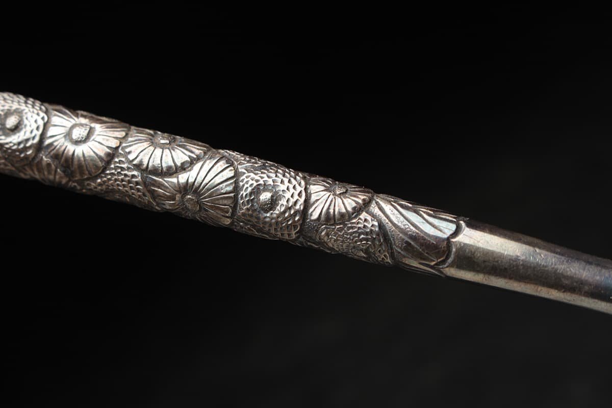 EM852 時代金工 銀製 菊尽彫図 銀煙管 全長20.2cm 重55g・銀延べ煙管