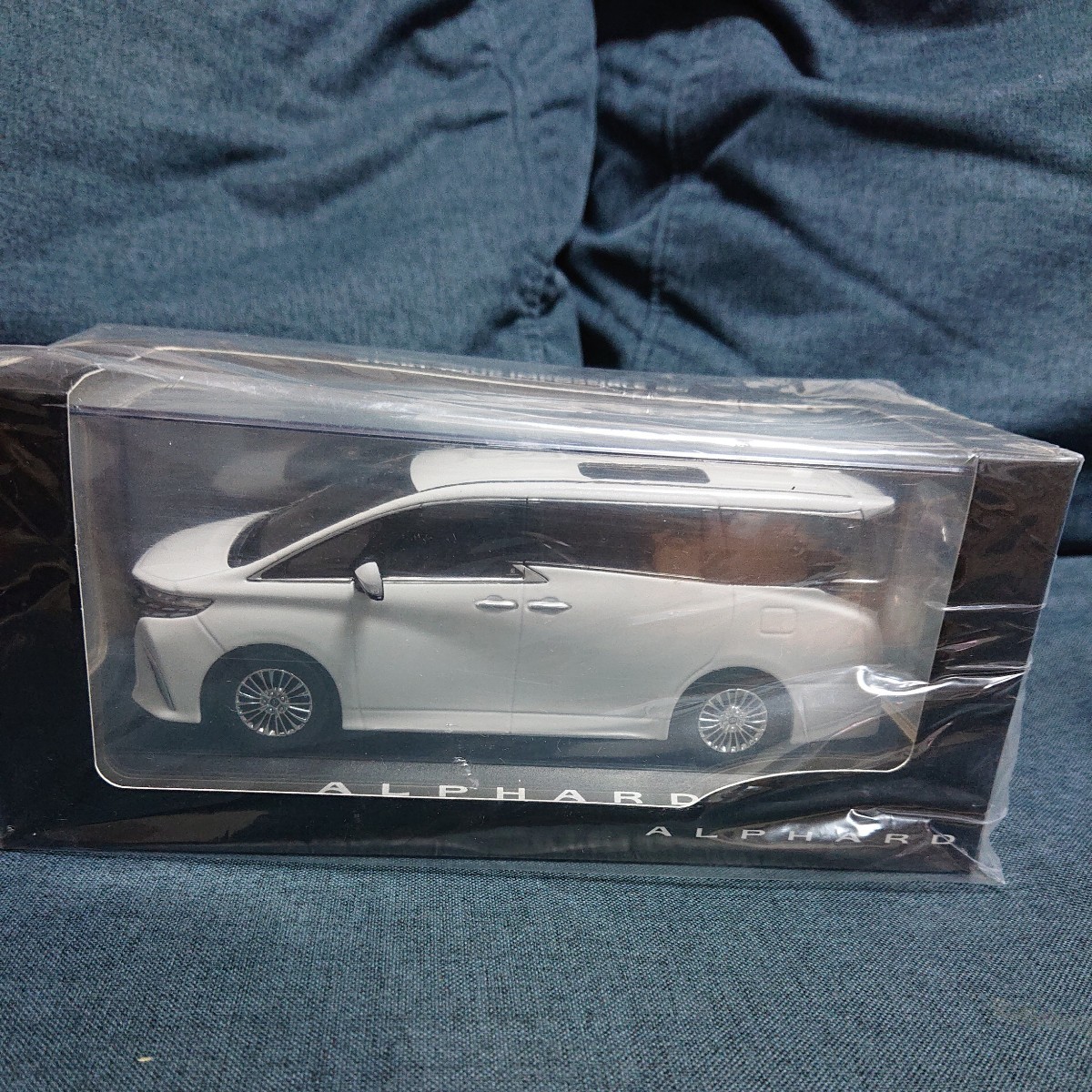 新型アルファード 1/30 カラーサンプル TOYOTA ディーラー ミニカー 1
