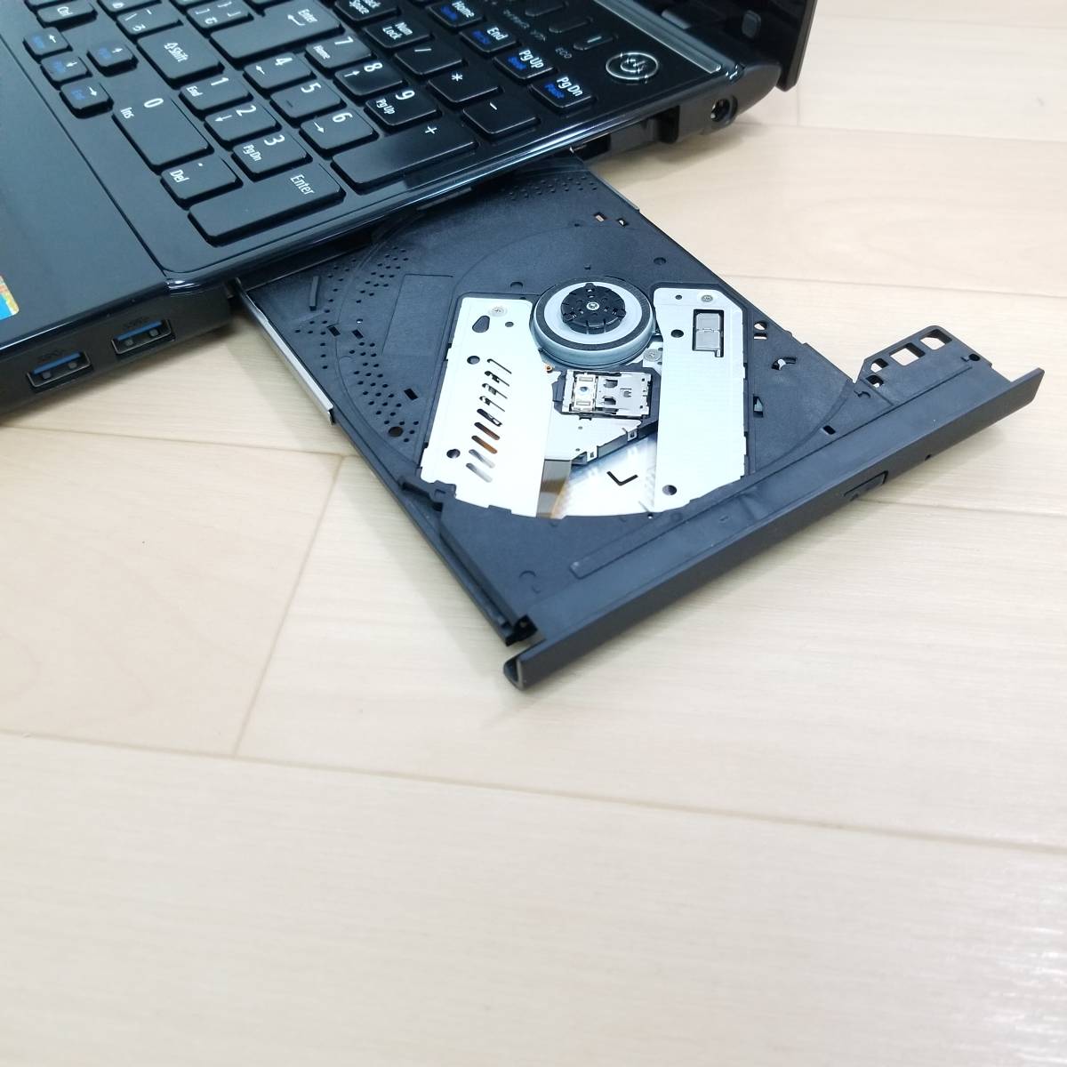 WEBカメラ付き高速i7-2.9G＆SSD256G+8GメモリーのWin10 富士通製 ネットも