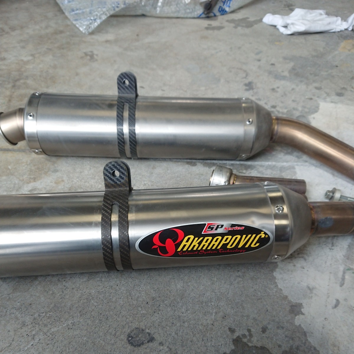 AKRAPOVIC アクラポビッチ スリップオンマフラー YZF-R1 アクラポヴィッチ 07-08用チタン214013 214012 ...