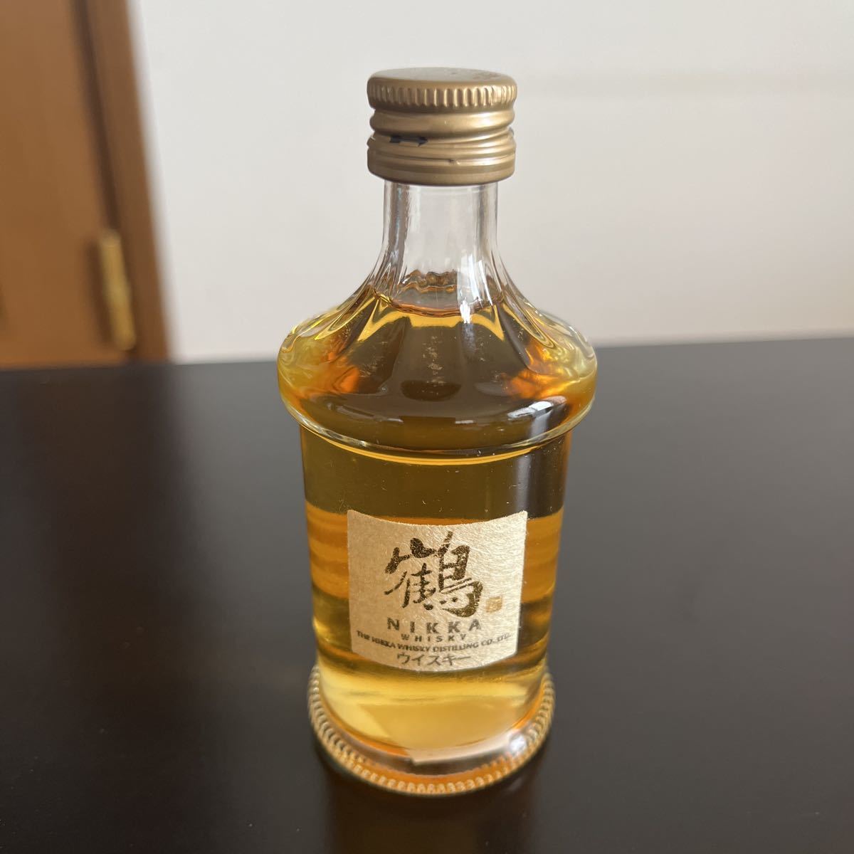ニッカウイスキー　鶴　700ml シングルモルト余市50ml小瓶をおつけして ニッカウイスキー 鶴 700ml シングルモルト余市 50mlをお付けして