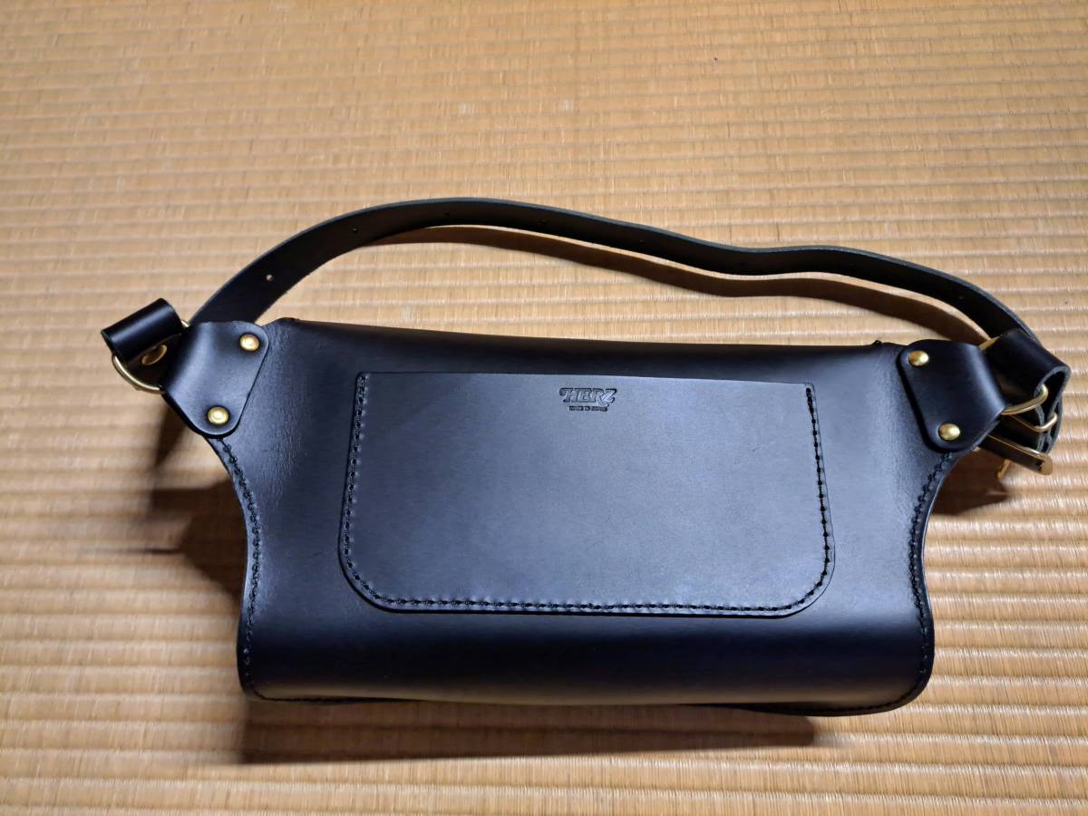 HERZ ヘルツ レザー 革 ボディバッグ ショルダーバッグ 黒 ブラック 