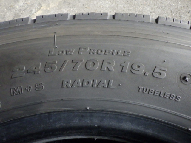 UT2620-ブリヂストン M800 245/70R19.5 136/134J 中古 2本セット オールシーズンタイヤ 2017年製 ブリヂストン M800 245／70 [1本] STUDLESS W900