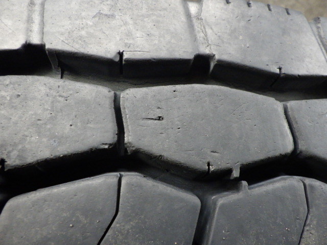 UT2620-ブリヂストン M800 245/70R19.5 136/134J 中古 2本セット オールシーズンタイヤ 2017年製 ブリヂストン M800 245／70 [1本] STUDLESS W900