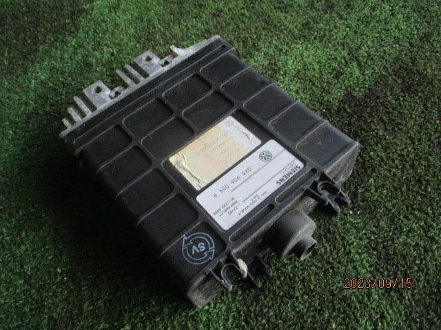 0178)70ACU ヴァナゴン T4 エンジンコンピューター 023 906 024 R 