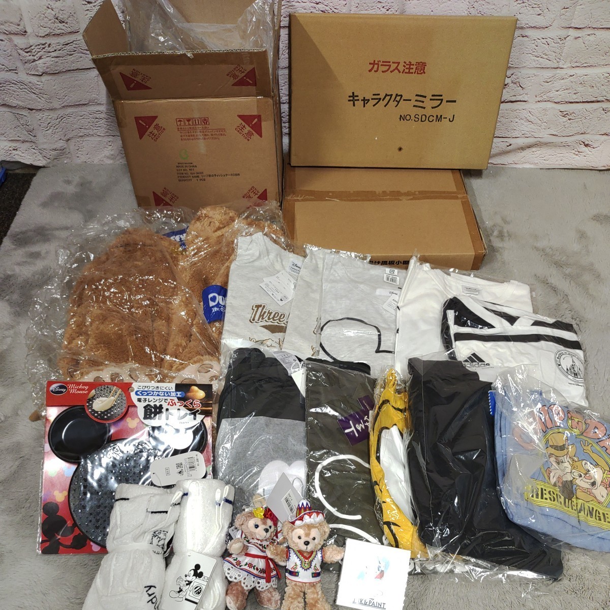 A08301 ディズニーグッズまとめ売り　Disney ミラー　壁掛け黒板　タオル　ティッシュケース　Tシャツ　トレーナー　