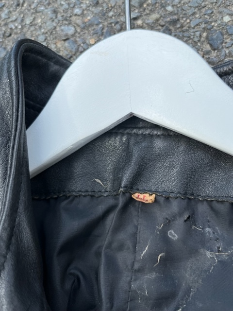 【送料無料】革ツナギ　皮ツナギ　バイク用　メーカー不明　サイズLL（ただしかなりタイト） 革ツナギ 2026年最新Yahoo!オークション バイク 2ピースの通販 革ツナギ（バイク用品｜車用品・バイク用品）の通販 メーカーの通販