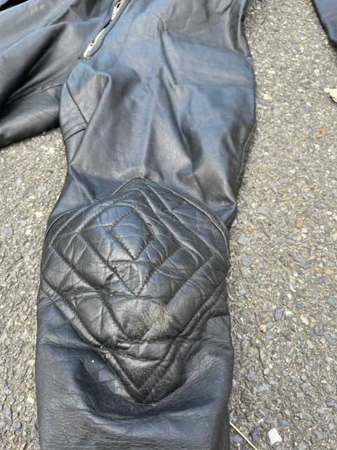 【送料無料】革ツナギ　皮ツナギ　バイク用　メーカー不明　サイズLL（ただしかなりタイト） 革ツナギ 2026年最新Yahoo!オークション バイク 2ピースの通販 革ツナギ（バイク用品｜車用品・バイク用品）の通販 メーカーの通販