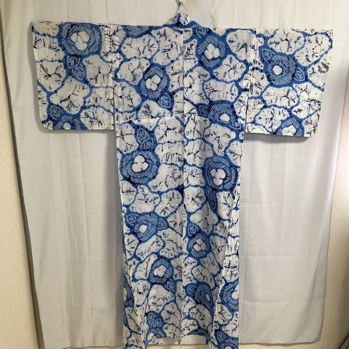 浴衣 絞り ばら鹿の子 赤模様 椿 花 華 余り切れ 白色地 着物 和服 和装