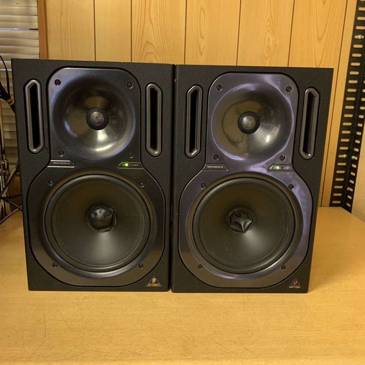 (W) BEHRINGER TRUTH B2031A 現状品