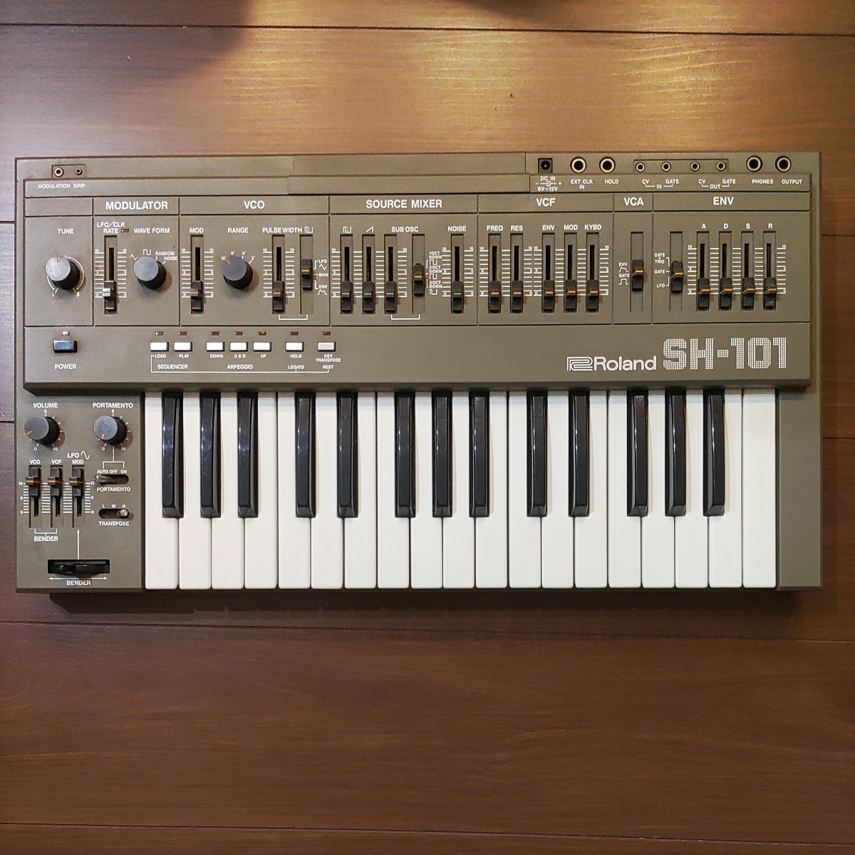 全国無料，格安 ROLAND ローランド シンセサイザー SH-101 現状品 ジャンク