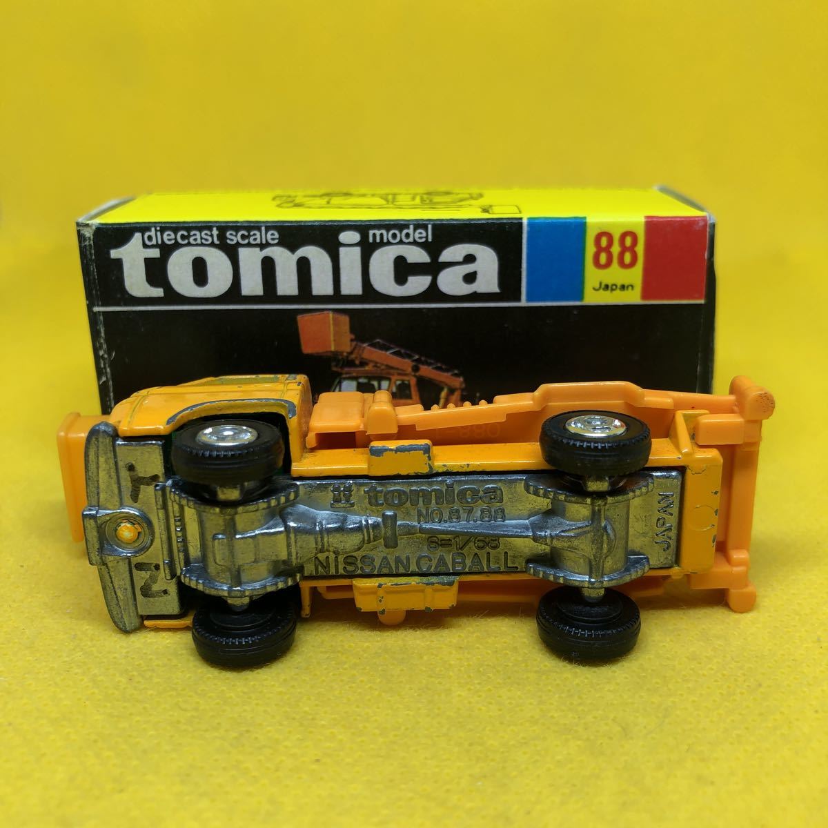トミカ 日本製 黒箱 88 ニッサン キャブオール スカイマスター 当時物